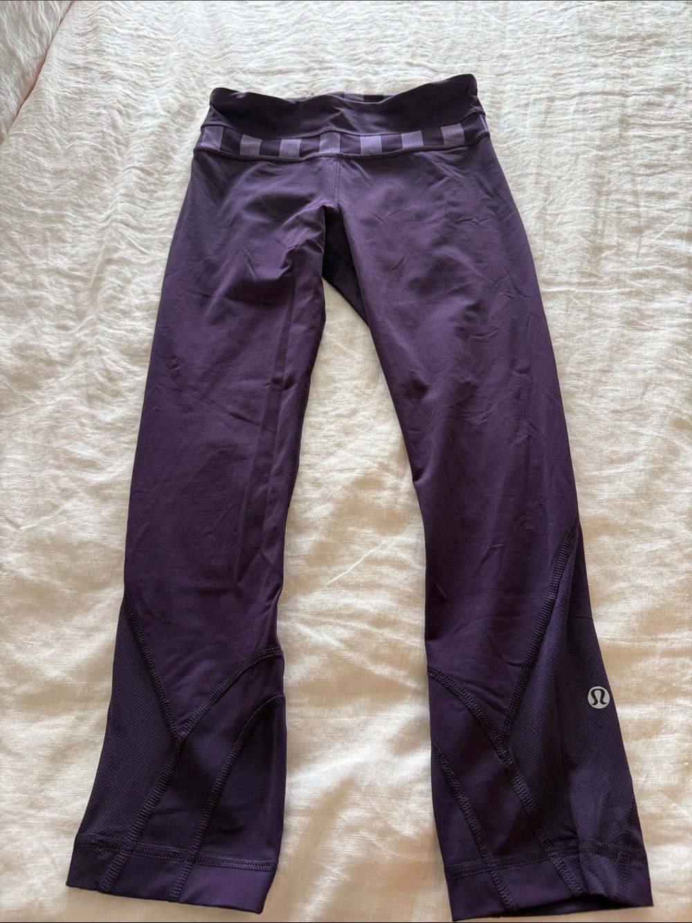 Lululemon women’s size 2 Deep Purple Capri Leggings